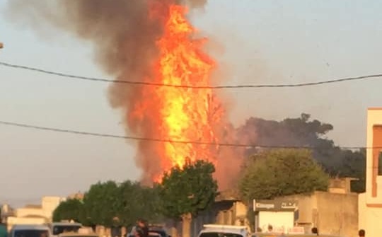 منزل بورقيبة .. السيطرة على حريق مصنع الاثاث المهجور